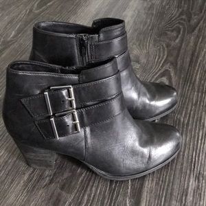 Clark booties LIKE NEW!